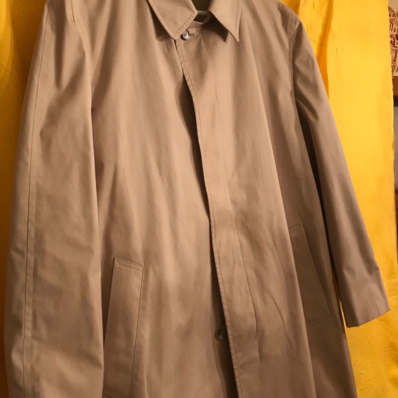 London Fog men’s raincoat. Great condition. - Picture 7 of 8